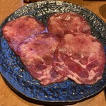 本格炭火焼肉えがお - 