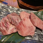 本格炭火焼肉えがお - 
