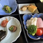 ホテル 華翠苑 - お浸し、焼き魚、卵焼き、ご飯のお供、サラダ