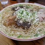 みずさわ屋 - 中華そば（ねぎ増し）黒いのは胡椒…＾＾; 並594円