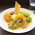 アーユルヴェーダ・カフェ ディデアン - 盛ったうえに刺してみました