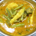 プルジャ ダイニング - ベジタブルカレー（インゲン、オクラ、ジャガイモ、タケノコ）　￥680