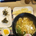 資さんうどん - 料理写真:ごぼう天うどん+高菜おにぎり+ チョコチップ サンデー ミニ