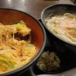 なかのや - 料理写真:唐揚げ丼のうどん大盛り、950+150円。