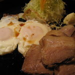 あげづき - 特製煮豚と目玉焼き