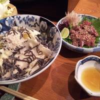 焼鶏あきら 中目黒本店 - 白菜のサラダと白レバ刺し