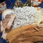 東京煮干屋本舗 - 油そば海賊王(大盛り・ニボ増し)
