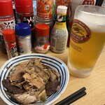 立呑み晩杯屋 - 料理写真:生ビール 500円とハマチあら煮 190円（2026年4月）