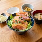 食処 居酒屋 おおとら - 大槌サーモンのレアカツ丼