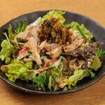 うみの食堂 - 糸島野菜と蒸し鶏の胡麻サラダ