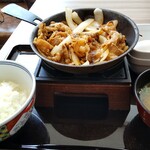 吉野家 - 料理写真:牛鉄板焼肉定食(954円、ご飯少なめ)