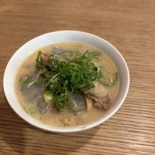 じっくり煮込んだ旨味が染みる！お酒と相性抜群の「どて焼き」◎