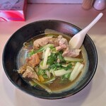 プノンペン - 料理写真:プノンペンそば(1,210円)
やきぶた入り(+660円)