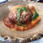 いとう料理店 - チーズ包みハンバーグ・トマトとバジルソース