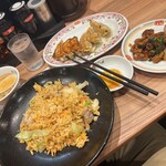 餃子の王将 - 料理写真:極王炒飯 餃子 ホルモン味噌炒め