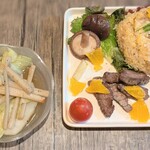 公正屋 - それぞれ･･･全て手作りﾗｰﾄﾞで調理したの。ｺﾞﾎﾞｳとｷｬﾍﾞﾂとﾊｸｻｲ炒めも神。昨日の残りのお肉入りﾗｰﾄﾞ炒飯も神。椎茸も染み染みでめっちゃ神。