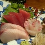 座屋 - 鰹の刺身・さわら・めじな
