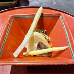 ぬしや - 鰆の炙りに乗っているウルイも良かった。