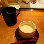 磯寿司 - まず、お茶と茶碗蒸しです。