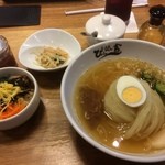 ぴょんぴょん舎 Te-su - 盛岡冷麺＋ミニ全州ピビンパ＋岩手の山ぶどうジュース