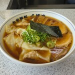 らーめん くぼ田 - 醤油チャーシューワンタン麺