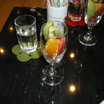 ミス・アナベラ - これもセットに付いてくるカットフルーツです。