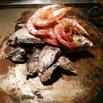 かき小屋 - 食べ放題の始まりは牡蠣とエビ