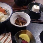 花善 - ネギトロ・イクラあいのり丼