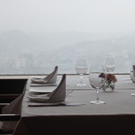 レストランフォレスト - 窓際の席から長崎港を見下ろす（残念ながら今日は雨）