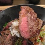 佰食屋 - ステーキ丼のお肉アップ(2012.12)