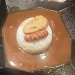 スターカレー - 本日のランチカレーは、
カニクリームコロッケとソーセージ650円（税込）