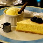 横須賀海軍カレー本舗 - チェリーチーズケーキ