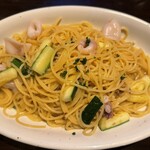 地中海食堂BOCA - イカとズッキーニのアンチョビオイルパスタ大盛り