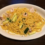 地中海食堂BOCA - イカとズッキーニのアンチョビオイルパスタ大盛り