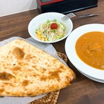 Cafe NEW DELHI - 料理写真:豆チキンカレーディナーセット　980円　唯一無二のナン！