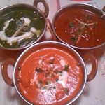 ASOKA - セットのカレー三種類　左からほうれん草チキン、エビ、マトン