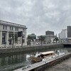 レストラン 西洋軒 - 店舗前の堀川を行く遊覧船とええ雰囲気のカウンター