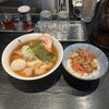 支那ソバ 小むろ - チャーシューワンタンメン醤油1,450円！
追加で味付け玉子150円、肉煮込みご飯380円！