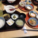 和ごはん とろろ屋 - ３種の小さなおかずとろろめし
