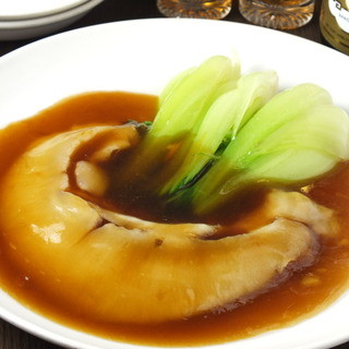 On your special day, enjoy an elegant moment with boiled shark fin.