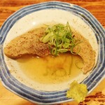 立ち飲み じんべえ - 名物とろけるゆでタン