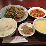 蓬莱春飯店 - ニラレバ定食Bセット！