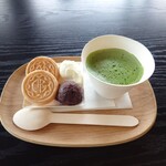新宿御苑あのん - 料理写真:あんぽーねと抹茶(温)880円