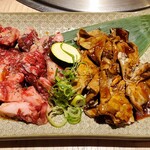 焼肉 にかく - 左：テール焼き（タレ） 右：ハラミすじ（味噌）
