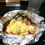 鉄板焼 ちゃん - ホイル焼き つくねチーズ（￥850）。つくねの旨みが予想以上