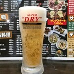 鉄板焼 ちゃん - 生ビール「アサヒスーパードライ」（￥620）。お通しは出ない