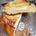 BAKERY YAMAKI - 中はバタークリームです