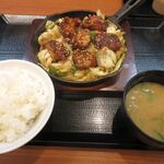 からやま - 料理写真:回鍋肉定食(913円)