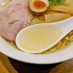 朝ラーメン 浜堂六九 - スープ
