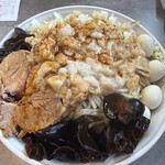 拉麺 明日は我がme - 汁なし醤油+きくらげ+うずら＋たまねぎ